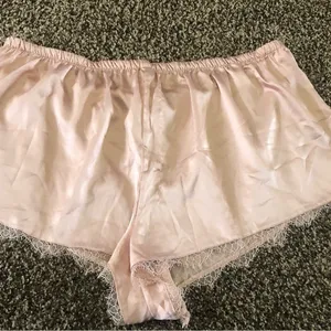 XL Sleep Shorts Victoria’s Secret Lace Silky Mauve New NWT thumbnail 5