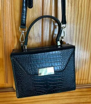 Emerald green crocodile embossed leather handbag thumbnail 1