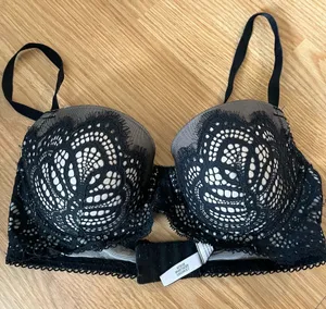 Victorias Secret‎ bra thumbnail 1