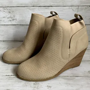 NWT DV by Dolce Vita‎ Gerdy Wedge Ankle Bootie in Beige Tan Size 9 thumbnail 4
