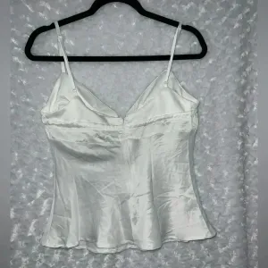 Princess Polly LADORA TOP WHITE size 6 thumbnail 4