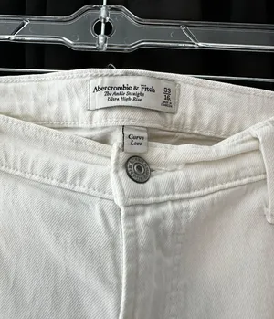 Abercrombie White Ankle Straight Ultra High Rise Jeans thumbnail 3