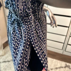 Madewell 100% Silk Sleeveless Dress Size 12 Navy Print w/ Pockets thumbnail 5