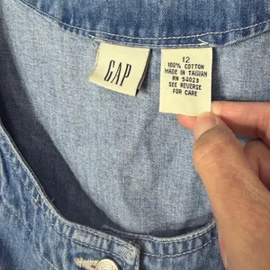 Gap Womens Blue Denim Button Front Mini Dress Sleeveless Scoop Neck Size M thumbnail 4