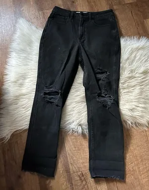 HOLLISTER Curvy Ultra High Rise Black Distressed Mom Jeans thumbnail 3