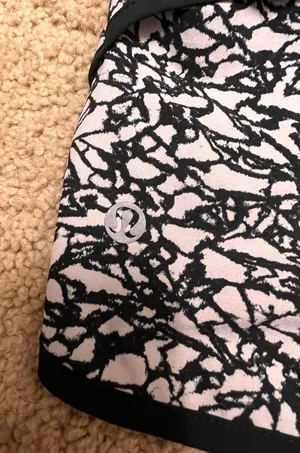 Lululemon Hotty Hot Short 2.5” thumbnail 2