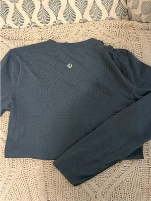 Lululemon Long Sleeve thumbnail 3