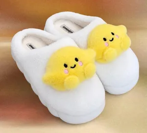 Moodpop Plushy Slippers White Size 6.5 thumbnail 1