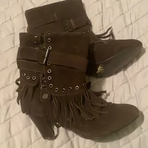 Ladies brown suede booties in preloved condition size 37- 6.5/7 in US sizing thumbnail 1