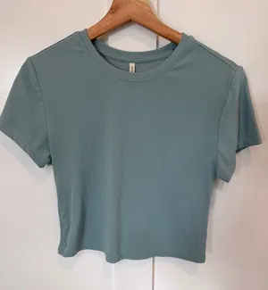 7 Diamonds Ribbed Crop Tee in Sage Blue Size M thumbnail 1