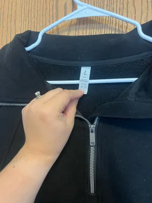 Black Quarterzip Sweatshirt Size L thumbnail 3