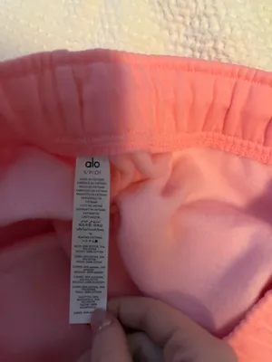 NWT LIMITED EDITION COLOR Alo Sweat Shorts Yoga Accolade pink thumbnail 5