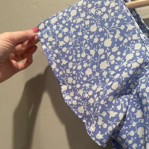 Sienna Sky Blue‎ White Floral Mini Dress Size XS Flutter Sleeves Buttons Summer thumbnail 4