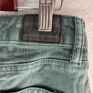 American Eagle Outfitters 12 Mom Straight Jean Corduroy Pants in Emerald Green thumbnail 9