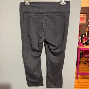ALO Yoga Charcoal Cropped Leggings- Medium thumbnail 2