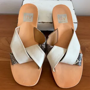 DV Dolce Vita Lima Ivory Snakeskin Print Flat Slide Sandals Womens 8 thumbnail 1