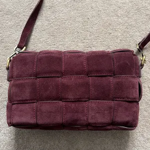 Viola Castellani Genuine Suede Woven Padded Flap Crossbody Bag Dark Purple thumbnail 8