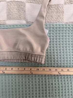 lululemon‎ Softstreme Scoop-Neck Bra in Mojave Tan size 4 thumbnail 2