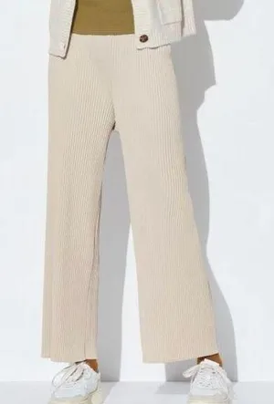 Uniqlo Women’s Plated Straight Pants thumbnail 1