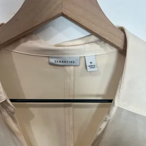 Semantiks Light Cream Stretch Silk Collared Long Sleeve Blouse thumbnail 3