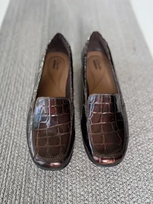 Clarks Collection Dark Brown Burgundy Crocodile Loafers Size 8.5 thumbnail 7