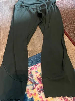 Lululemon Women’s Dark Green scalloped leggings thumbnail 6