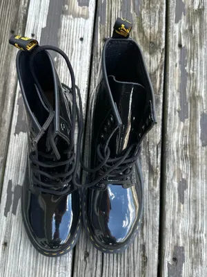 Dr. Martens 1460 Eight-Eye 8 Hole Patent Leather Boots Women’s Size 9 thumbnail 5