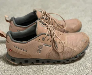 On Cloud Running Shoes Waterproof Women’s thumbnail 1