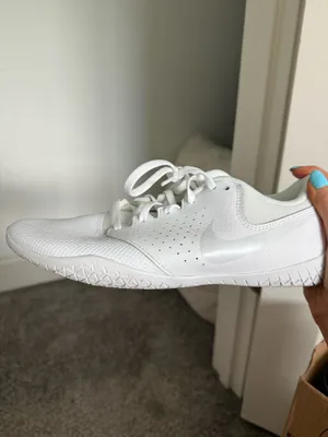 White Nike shoes  thumbnail 3