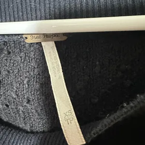 Free People Found My Friend Boucle Pullover Slouchy Black‎ Sweatshirt Womens XS thumbnail 3