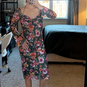 Vici Green Floral Fitted Long Sleeve‎ Midi Dress Size Large thumbnail 2