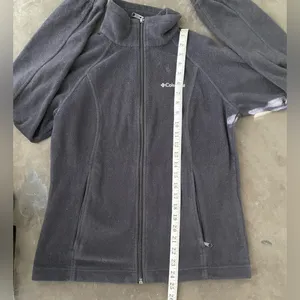 Sweatshirt with two front pockets and full zipper down thumbnail 6