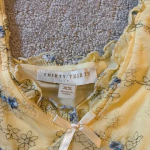 Yellow floral top Size XS thumbnail 3