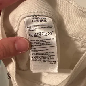 Old Navy Boyfriend Jeans thumbnail 4
