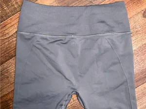 lululemon athletica grey Ruched Hem Leggings cropped size 6 thumbnail 3