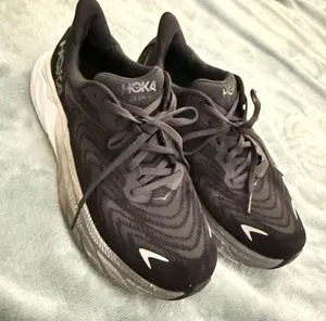 - Hoka One One Arahi 6 Black White Women Size 10B thumbnail 2
