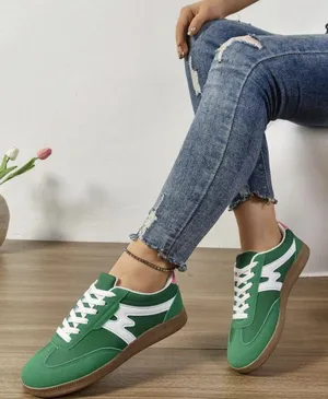 NWOT Retro Green & White Lace Up Low Top Sneakers Pink Accent Gum Sole 41/10 thumbnail 1