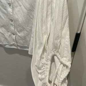 Alexis White Textured Button-Down Blouse – Size‎ M thumbnail 5