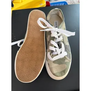 Steve Madden Green‎ Camo Sneakers in 6 thumbnail 2