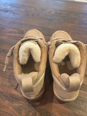 UGG size 9 like new condition thumbnail 5