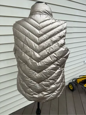 GAP | Metallic Gold Quilted Vest Size Large thumbnail 2