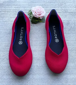Rothy's Red Knit Woman’s Slip-On Round Toe Ballet Flats Size W8.5 thumbnail 1