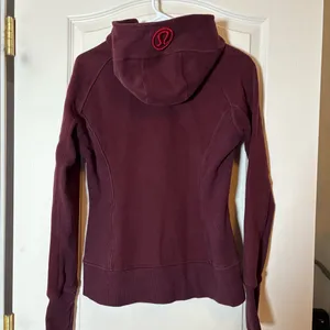 Lululemon Scuba Hoodie II. Size 8 Great Pre-loved Condition, VINTAGE Circa 2014 thumbnail 5