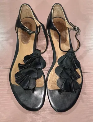 Corso Como Ruffle T Strap Thong Sandal Black Leather thumbnail 1