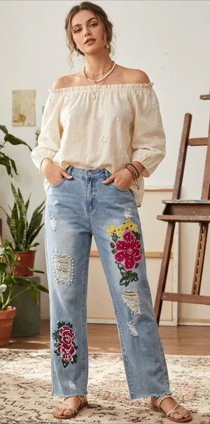 Women’s Straight-Leg Embroidered Light Blue Jeans thumbnail 1