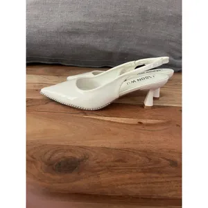 NWOT 9 Jason Wu slingback kitten heels featuring a pointed toe off white cream thumbnail 4