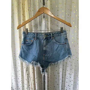 NWOT Topshop Kiri High Rise Curved Frayed Raw Hem Cut Off Denim Jeans Shorts 6 thumbnail 4