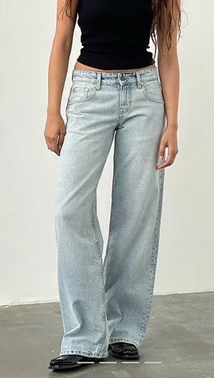 Motel Rocks Parallel Jeans Low-Rise Light Wash Blue thumbnail 1