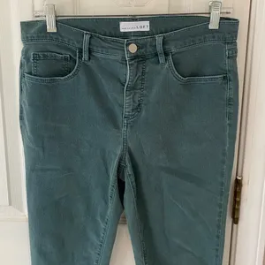 LOFT Skinny Ankle Mid-Rise Jeans in Muted Green thumbnail 4