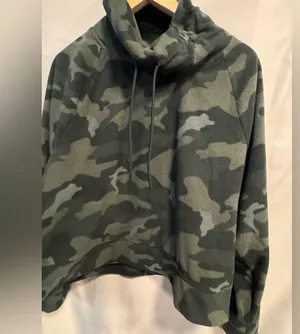 Old Navy Women’s Camo Funnel Neck Cropped Hoodie size XL thumbnail 4